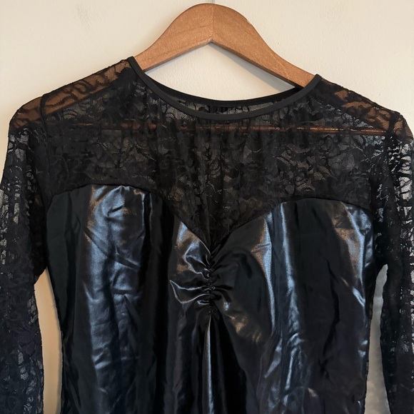 Black Lace Bodycon Dress - Picture 4 of 9